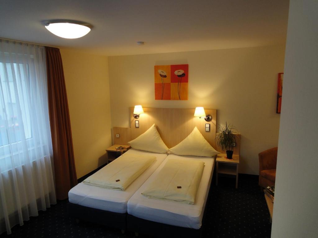 Landgasthof Hock Hotel Grossostheim Room photo